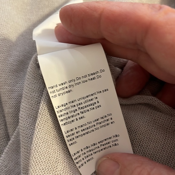 Hugo Boss hoodie. Pretty and lightweight the perfect layer for your outfit. - Picture 4 of 5